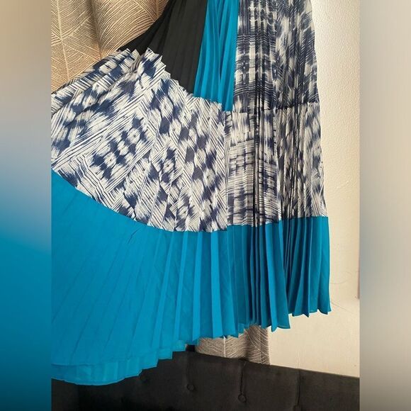 BCBG MAXAZRIA " GEORGETTA"  Strapless Pleated Crepe Midi Dress Size XS - Picture 6 of 14